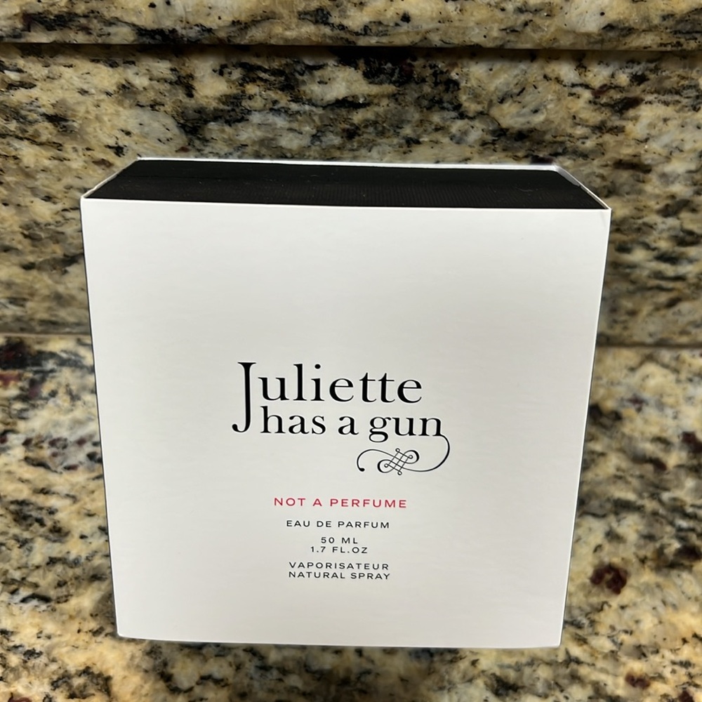 Juliet Has a Gun Not a perfume - Picture 6 of 9